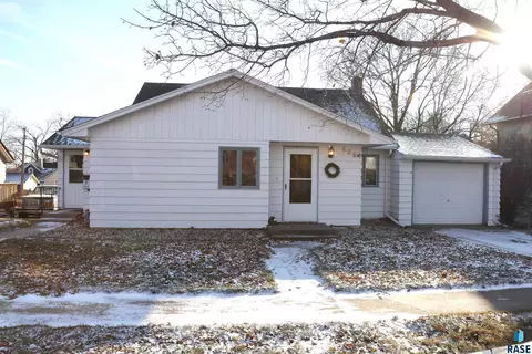 405 E 7th St, Dell Rapids, SD 57022 photo 2