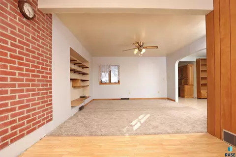 405 E 7th St, Dell Rapids, SD 57022 photo 10