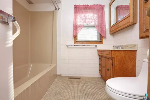 405 E 7th St, Dell Rapids, SD 57022 photo 11