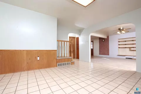 405 E 7th St, Dell Rapids, SD 57022 photo 7