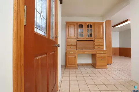 405 E 7th St, Dell Rapids, SD 57022 photo 4