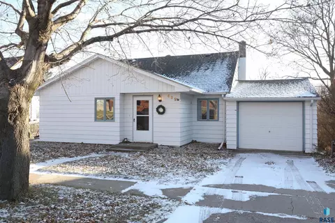 405 E 7th St, Dell Rapids, SD 57022 photo 1
