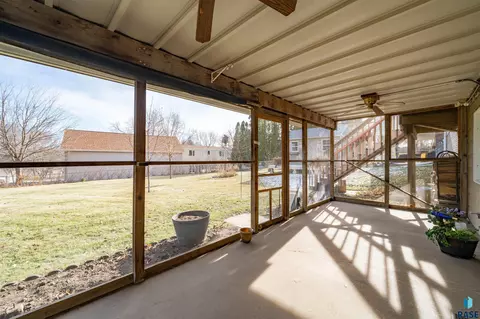 2013 Elizabeth Dr, Sioux Falls, SD 57103 photo 32