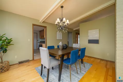 2013 Elizabeth Dr, Sioux Falls, SD 57103 photo 9