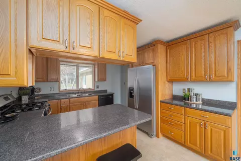 2013 Elizabeth Dr, Sioux Falls, SD 57103 photo 11