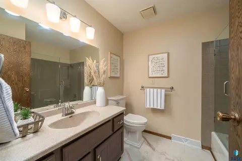 2013 Elizabeth Dr, Sioux Falls, SD 57103 photo 14