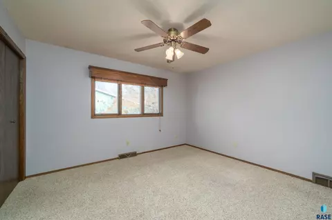 2013 Elizabeth Dr, Sioux Falls, SD 57103 photo 22