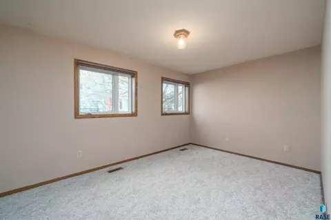 2013 Elizabeth Dr, Sioux Falls, SD 57103 photo 26