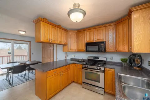 2013 Elizabeth Dr, Sioux Falls, SD 57103 photo 10