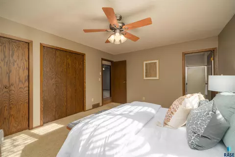 2013 Elizabeth Dr, Sioux Falls, SD 57103 photo 19