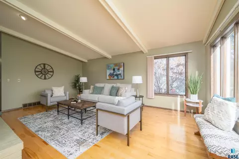2013 Elizabeth Dr, Sioux Falls, SD 57103 photo 6