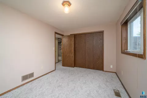 2013 Elizabeth Dr, Sioux Falls, SD 57103 photo 25