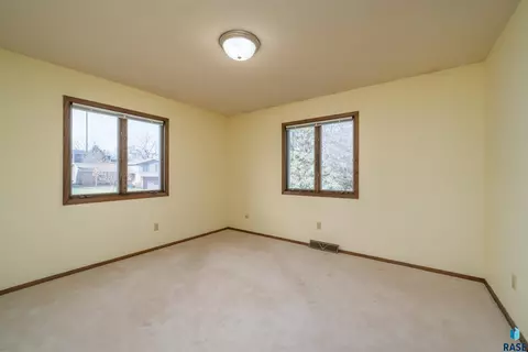 2013 Elizabeth Dr, Sioux Falls, SD 57103 photo 24