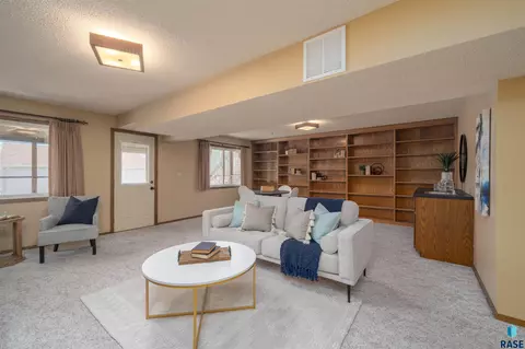 2013 Elizabeth Dr, Sioux Falls, SD 57103 photo 16