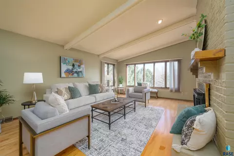 2013 Elizabeth Dr, Sioux Falls, SD 57103 photo 5