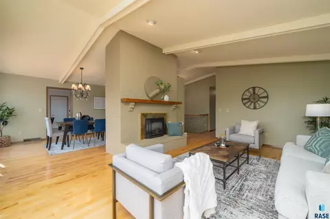2013 Elizabeth Dr, Sioux Falls, SD 57103 photo 7