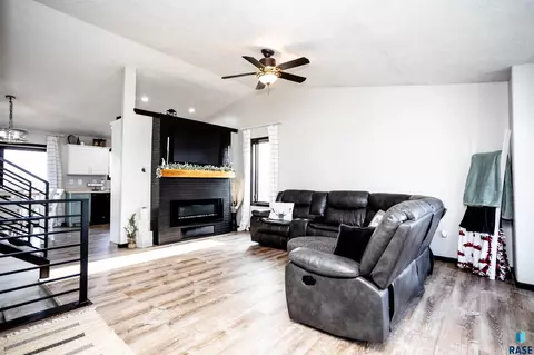 402 Deerview Ave, Tea, SD 57064 photo 7