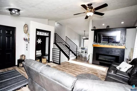 402 Deerview Ave, Tea, SD 57064 photo 8