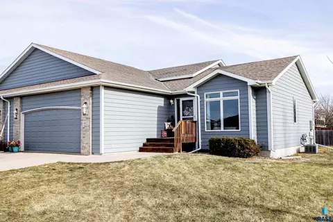 402 Deerview Ave, Tea, SD 57064 photo 1