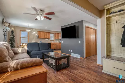402 S Mable Ave, Sioux Falls, SD 57103 photo 4