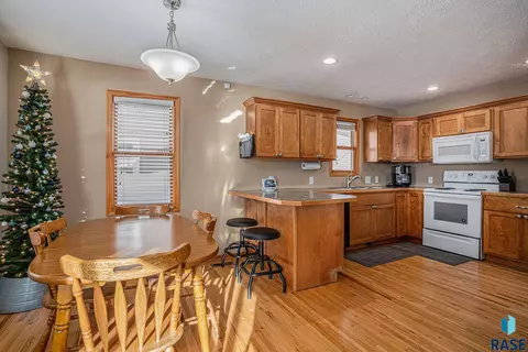 402 S Mable Ave, Sioux Falls, SD 57103 photo 5