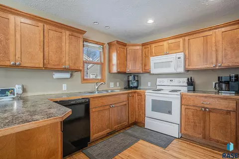 402 S Mable Ave, Sioux Falls, SD 57103 photo 7