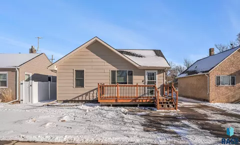 402 S Mable Ave, Sioux Falls, SD 57103 photo 1