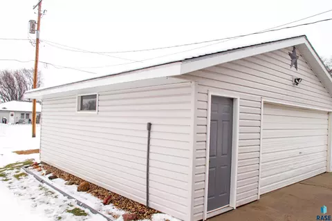 212 E 8th St, Jasper, MN 56144 photo 4