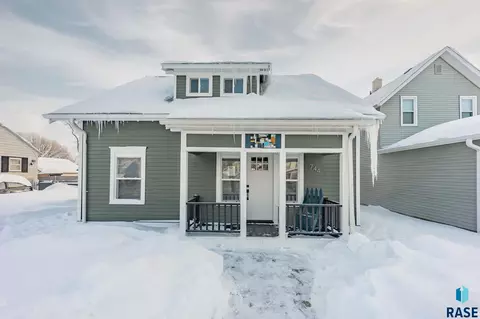 744 S 3rd Ave, Sioux Falls, SD 57104 photo 1