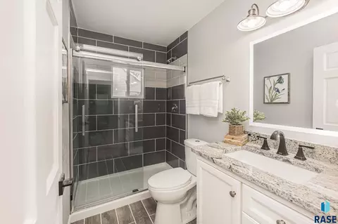 744 S 3rd Ave, Sioux Falls, SD 57104 photo 9