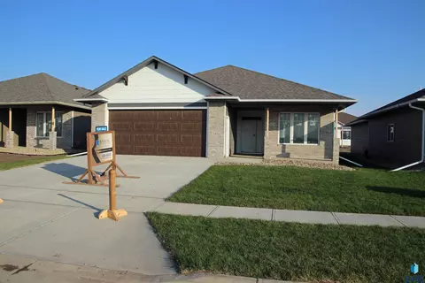5404 E 65th St, Sioux Falls, SD 57108 photo 1