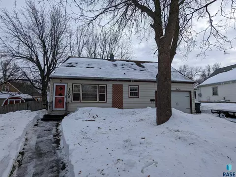 1605 E 24th St, Sioux Falls, SD 57105 photo 3