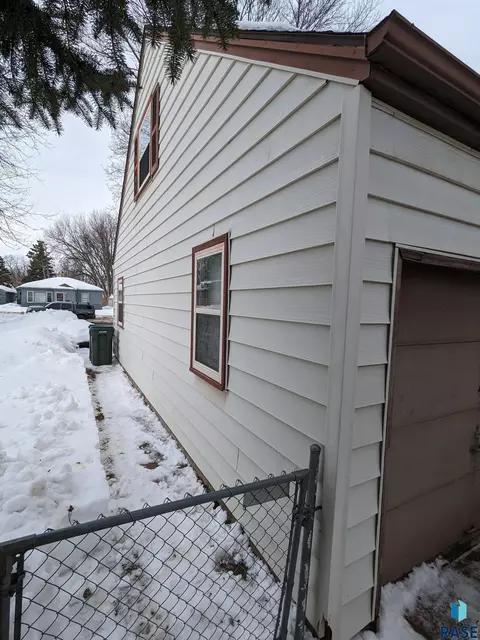 1605 E 24th St, Sioux Falls, SD 57105 photo 5