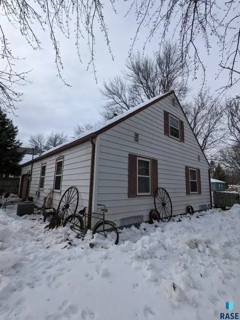 1605 E 24th St, Sioux Falls, SD 57105 photo 9