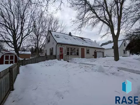 1605 E 24th St, Sioux Falls, SD 57105 photo 1
