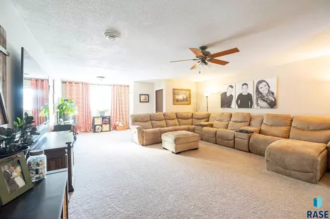 250 E Pine St, Canova, SD 57321 photo 11