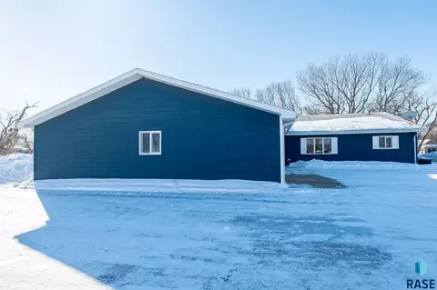 250 E Pine St, Canova, SD 57321 photo 3