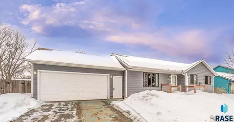 301 W Spruce St, Brandon, SD 57005 photo 1