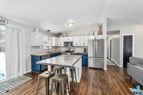 301 W Spruce St, Brandon, SD 57005 photo 9