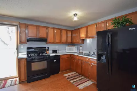 4001 E 22nd St, Sioux Falls, SD 57103 photo 2