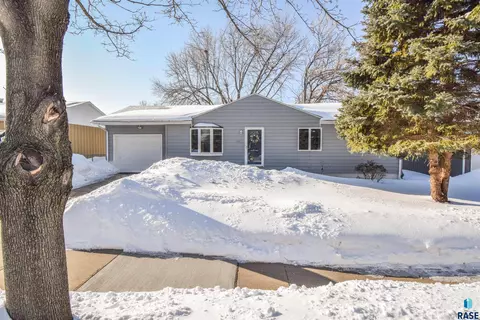 4001 E 22nd St, Sioux Falls, SD 57103 photo 1