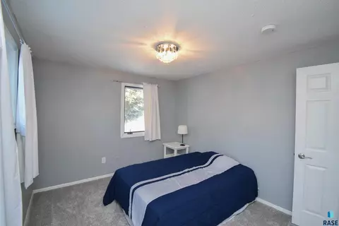 4001 E 22nd St, Sioux Falls, SD 57103 photo 17