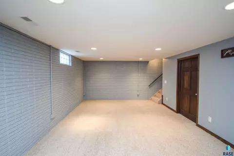 4001 E 22nd St, Sioux Falls, SD 57103 photo 4