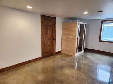 3100 S Summit Ave, Sioux Falls, SD 57105 photo 17