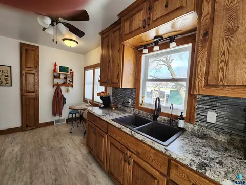 3100 S Summit Ave, Sioux Falls, SD 57105 photo 7