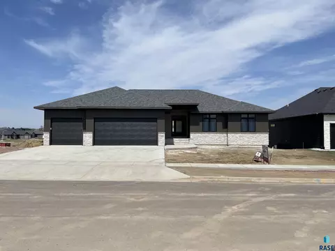 7308 E Misty Knoll Cir, Sioux Falls, SD 57110 photo 1