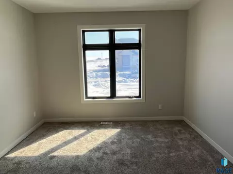 7308 E Misty Knoll Cir, Sioux Falls, SD 57110 photo 17