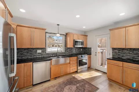 305 E 32nd St, Sioux Falls, SD 57105 photo 5