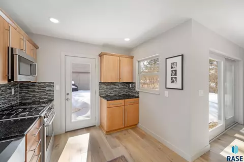 305 E 32nd St, Sioux Falls, SD 57105 photo 6