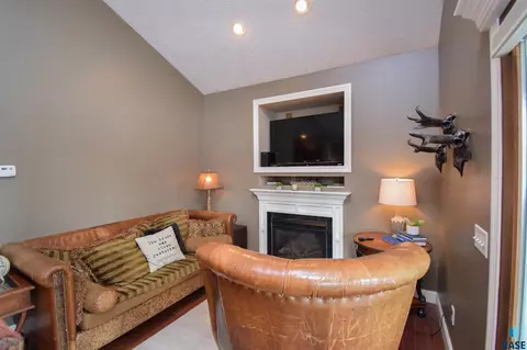 300 E Pinehurst Dr, Sioux Falls, SD 57108 photo 15